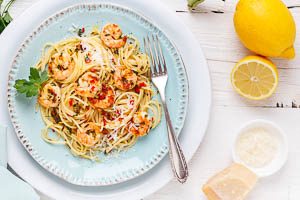 Und abschlie&szlig;end mit Parmesan und Zitrone servieren. Viel Freude mit meinen Spaghetti mit Garnelen!