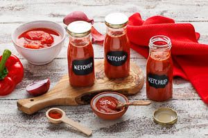 Ketchup frisch servieren, einkochen oder einfrieren