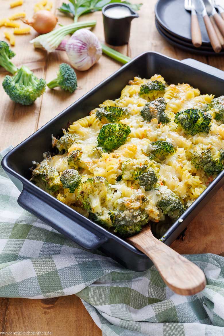 Brokkoli-Nudel-Auflauf mit K&auml;se &uuml;berbacken
