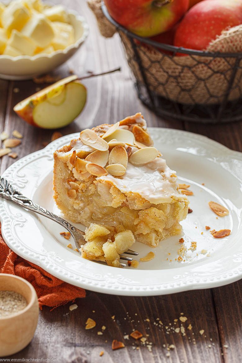 Kuchen mit Apfelf&uuml;llung saftig und einfach
