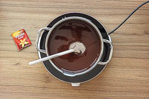 Bourbon-Vanillezucker dazugeben und verr&uuml;hren