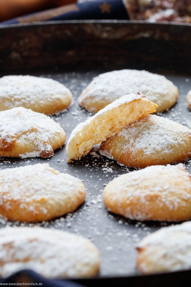 Mandelpl&auml;tzchen mit Frischk&auml;se