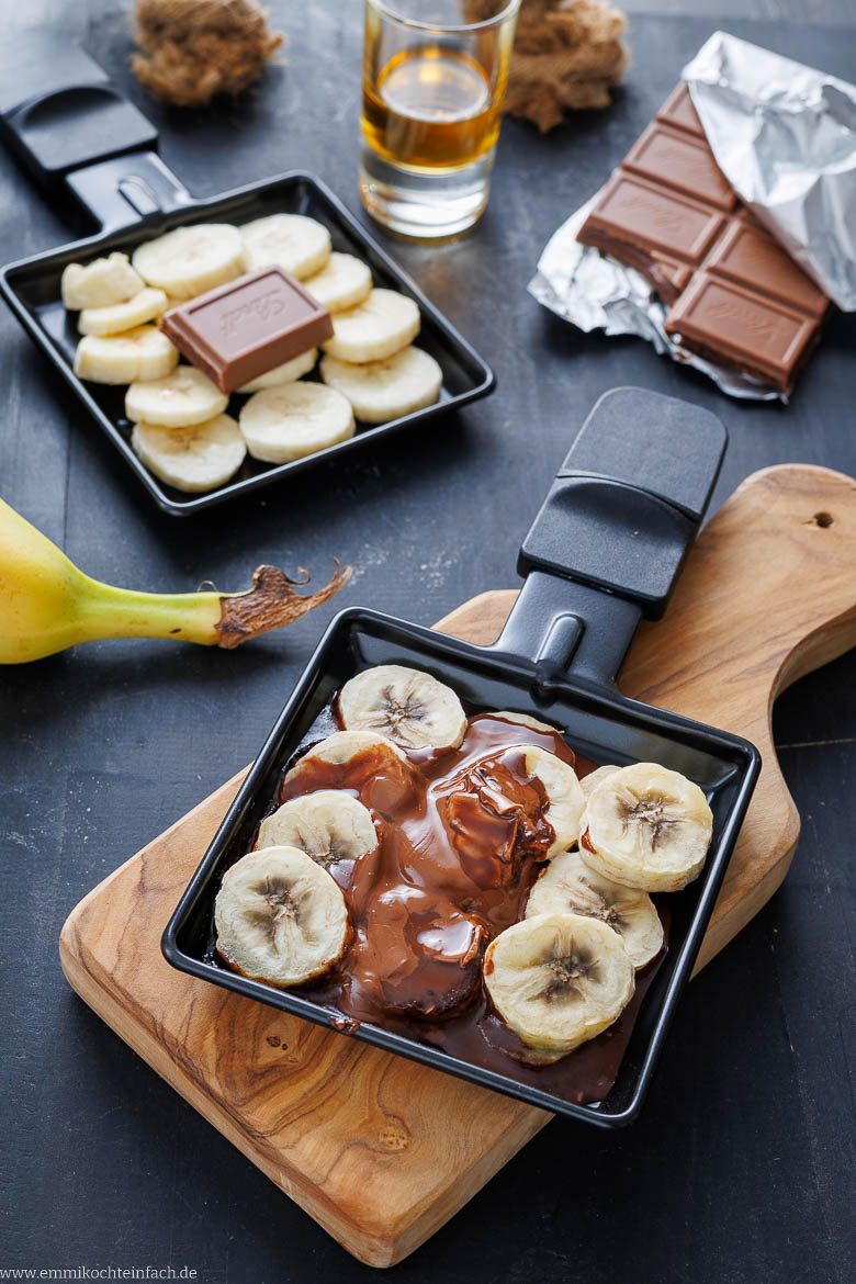 S&uuml;&szlig;e Raclette-Idee mit Schokolade und Banane