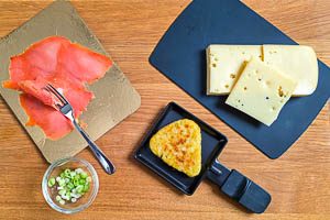 R&ouml;sti anbraten und ins Pf&auml;nnchen geben und belegen.