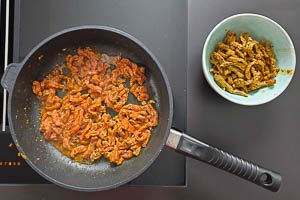 Kalbsfleisch in der Pfanne scharf anbraten