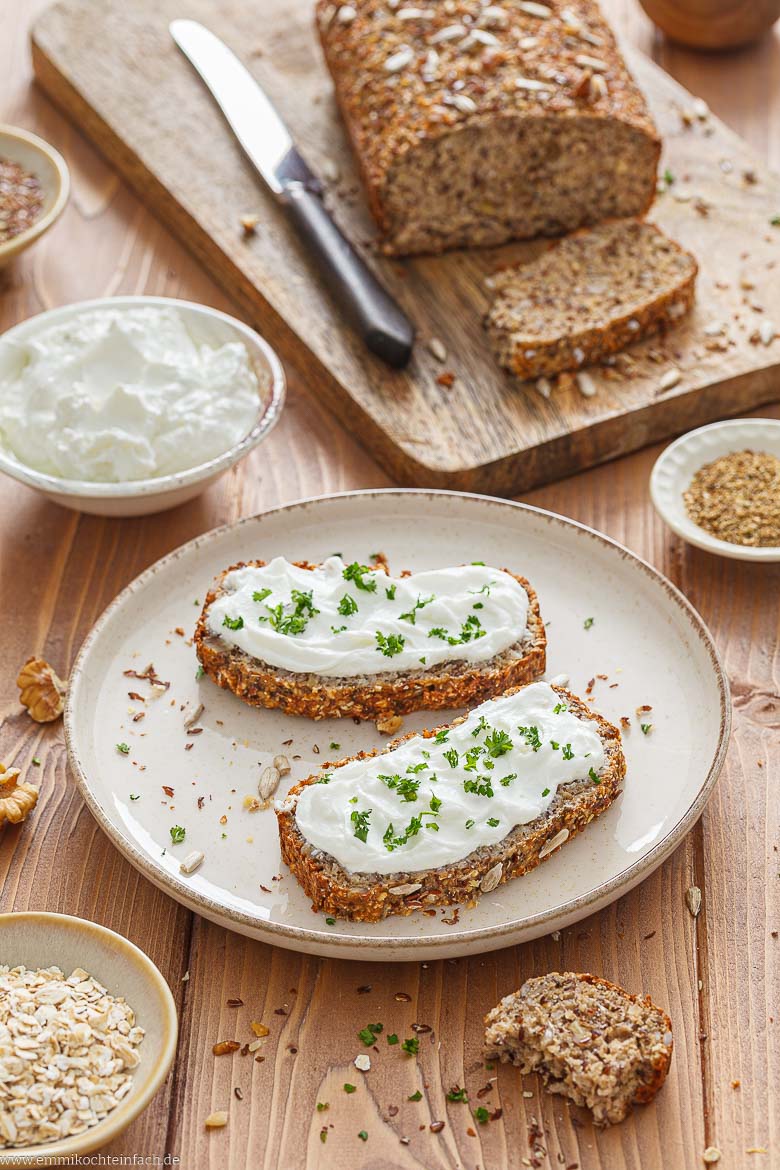 Eiweißbrot mit Aufstrich