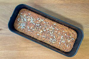 Eiweißbrot nach dem Backen in der Form auskühlen lassen