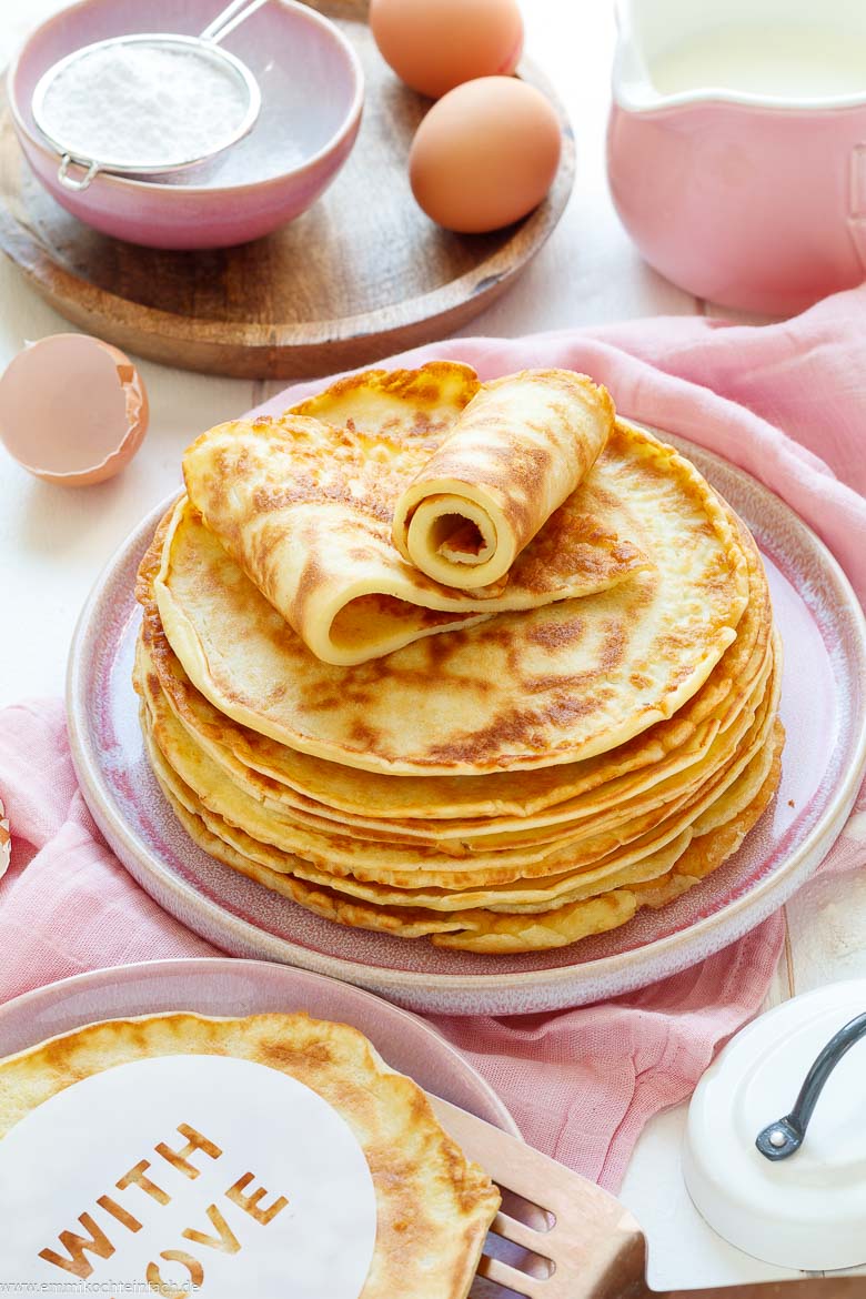 Stapel Pfannkuchen auf einem Teller