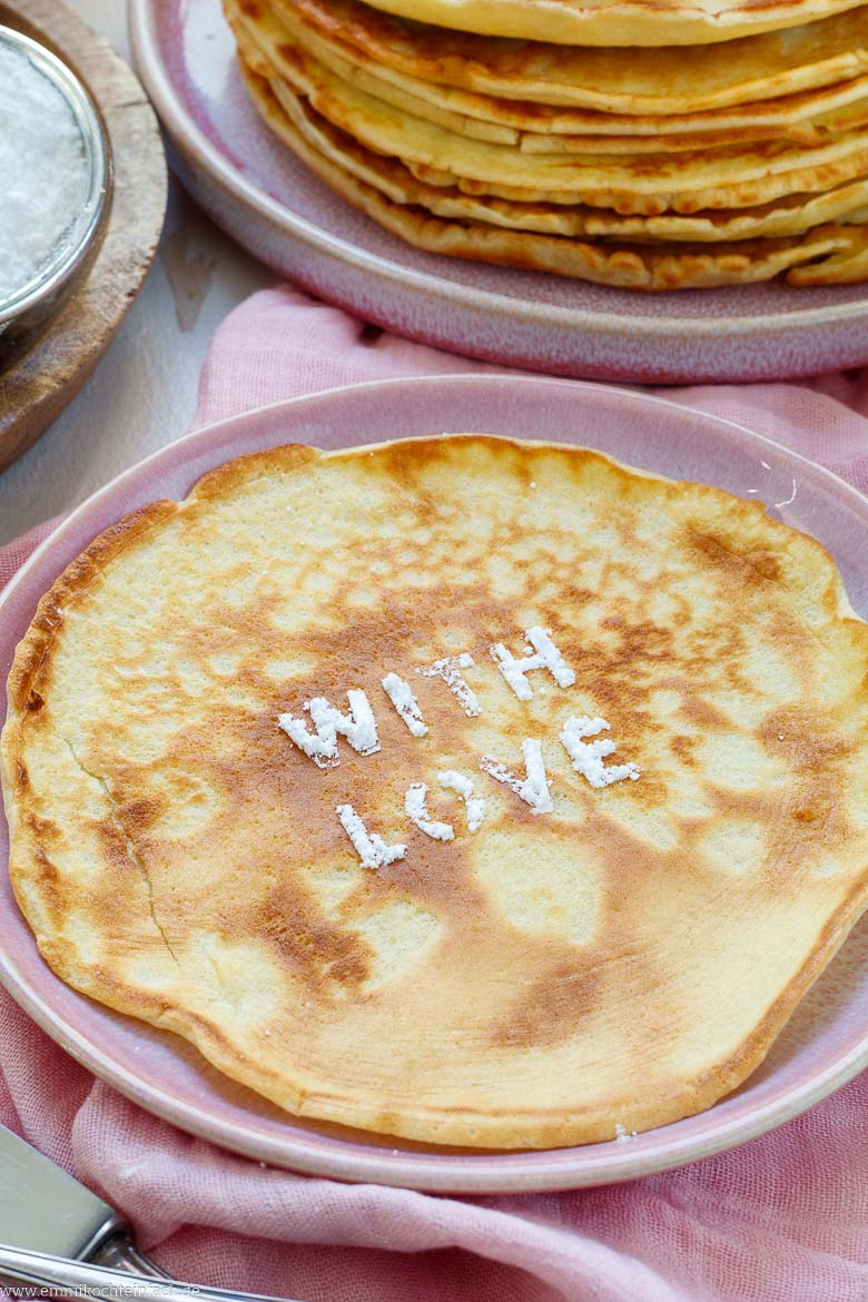 Pfannkuchen mit s&uuml;&szlig;en F&uuml;llungen