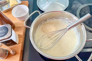 Würzen und Parmesan unterrühren.