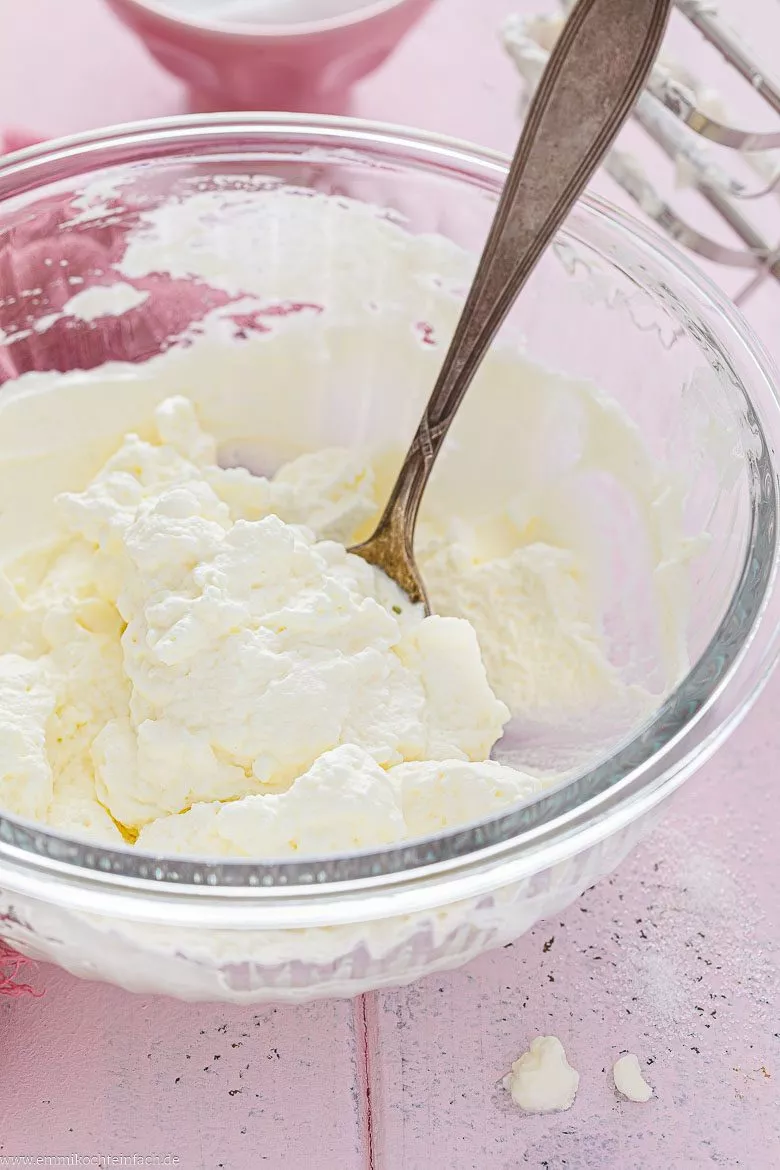 Schlagsahne mit dem Handmixer schlagen