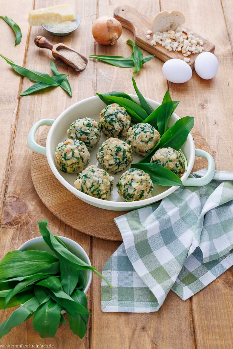 Semmelknödel mit frischem Bärlauch