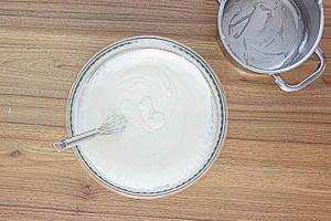 Gelatine Mischung unter die Quarkmasse rühren