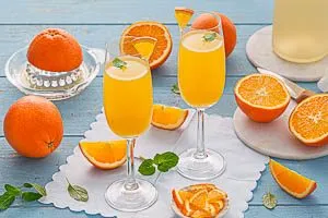 Fertig ist dein Mimosa für den Brunch!