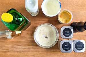 Dressing für Radieschensalat anrühren
