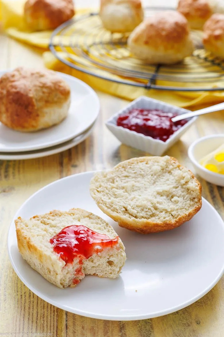 Einfaches Rezept f&uuml;r fluffige Quarkbr&ouml;tchen