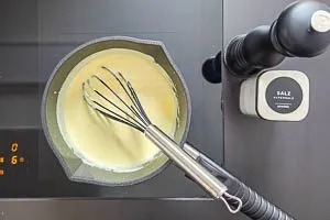10 Minuten köcheln lassen, mit Salz und Pfeffer würzen
