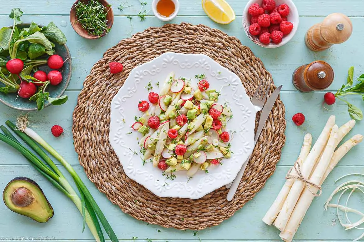 Rezept für Frühlingssalat mit Spargel, Himbeere und Radieschen