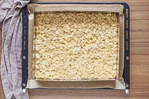 Kuchen in den Ofen geben bis er goldbraun ist