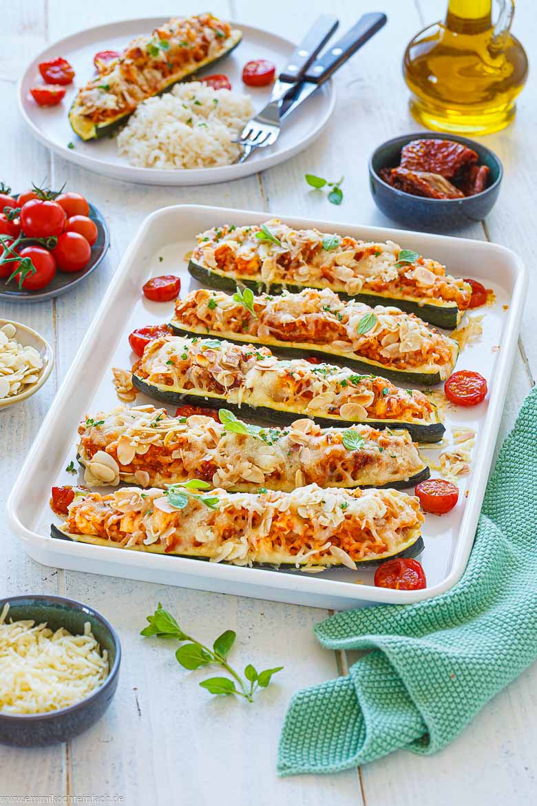 Zucchini mit Veggie-F&uuml;llung