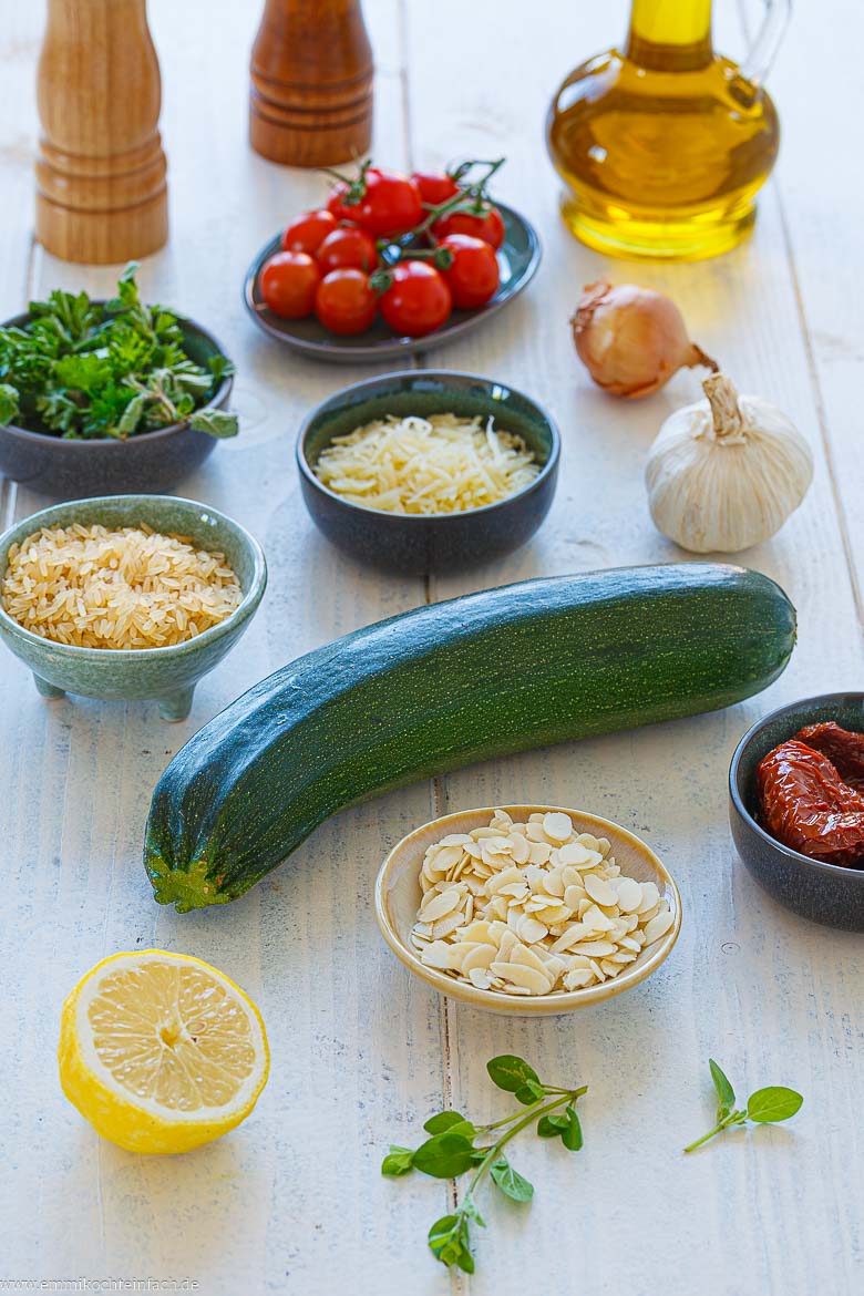 Zutaten f&uuml;r gef&uuml;llte Zucchini mit vegetarischer F&uuml;llung