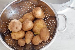 Kartoffeln abgie&szlig;en