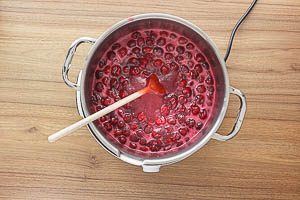 Unter R&uuml;hren kochen lassen